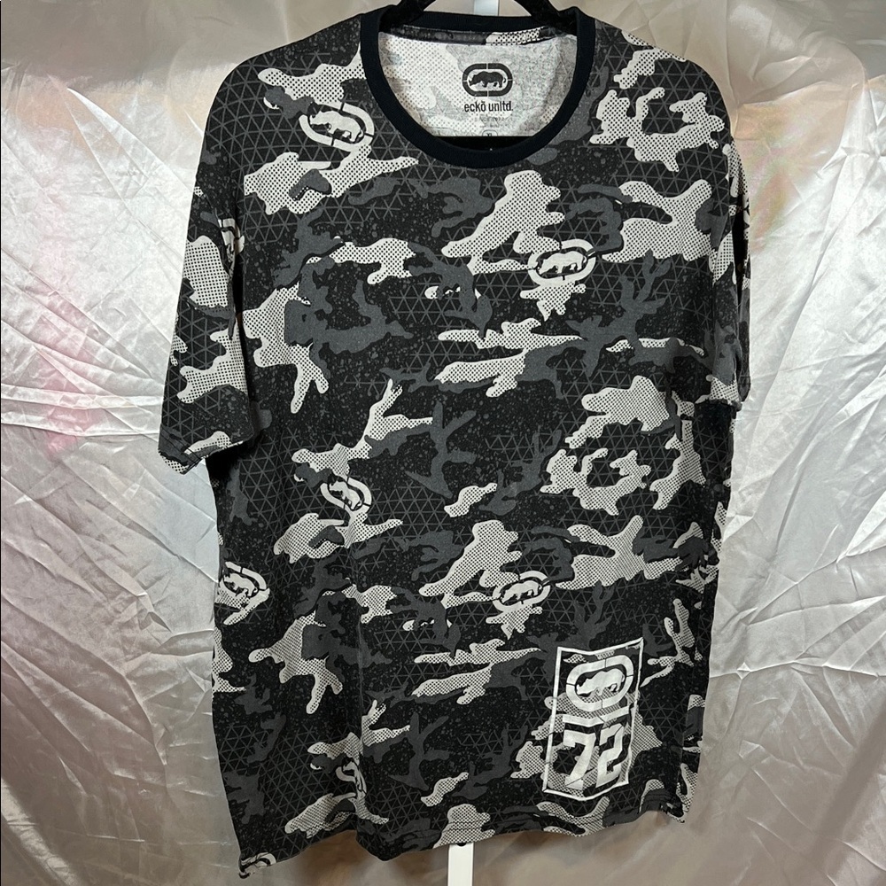 Ecko Unlimited Black and Gray Camo T-Shirt A0316